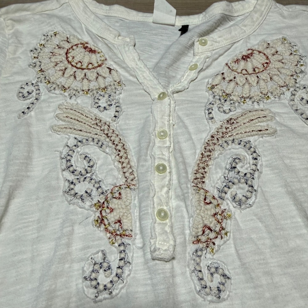 Akemi + Kin Henley Top Womens Small White Embroidered Boho Anthropologie Cotton